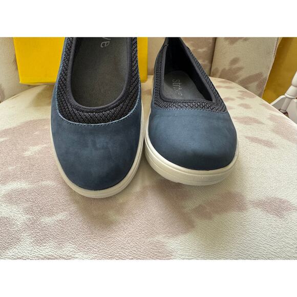 Strive Women’s Hampton Navy 7.5 M with Box - Picture 2 of 7